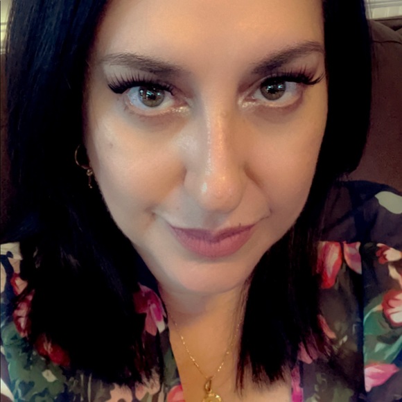 Meet your Posher, Nydia - Picture 1 of 1